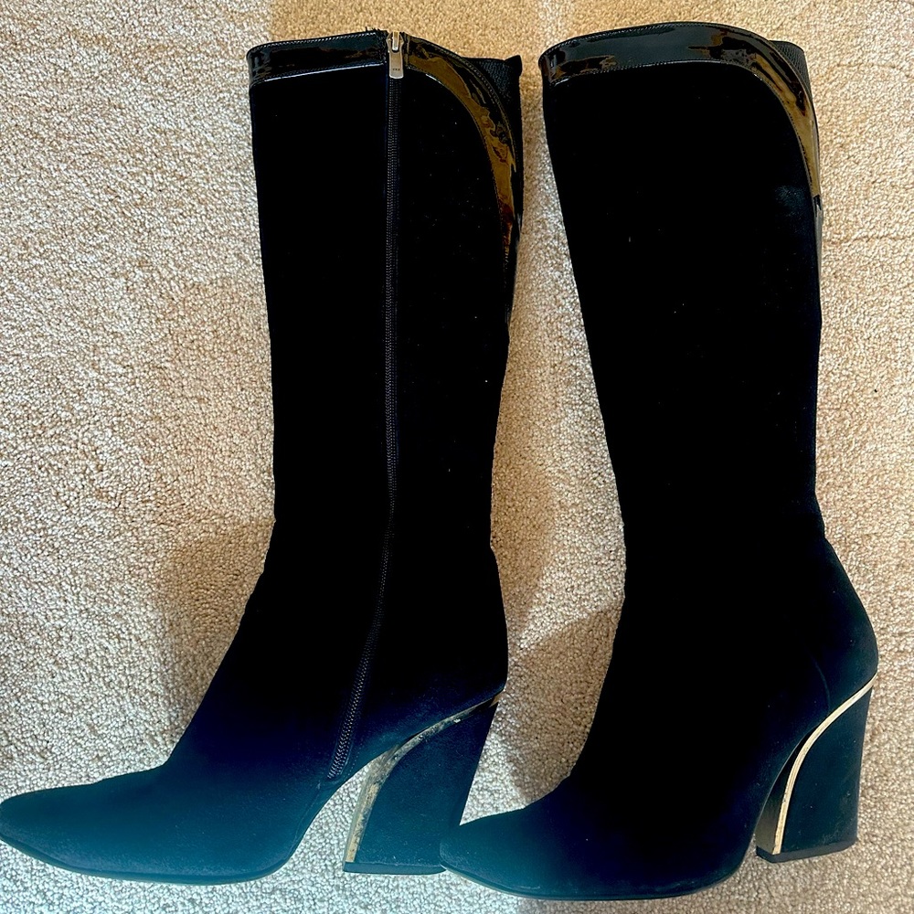 Black boots. Size 9. Great condition. Have a few minor wear and tear. See pics.